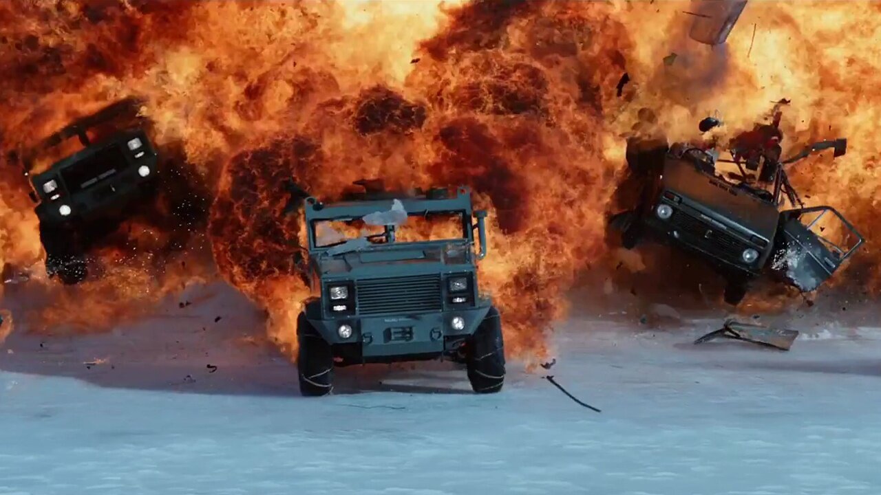 Fast + Furious 8 - Film-Trailer: Spektakuläre Stunts mit Autos, Panzern und einem U-Boot