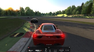 Assetto CorsaLange Schatten, warme Farben: Zur richtigen Tageszeit wirkt Assetto Corsa an einigen Stellen geradezu malerisch.