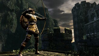 Dark Souls: RemasteredZum Waffenarsenal von Dark Souls gehören nicht nur Schwerter, sondern auch Streitäxt, Keulen und natürlich Pfeil und Bogen.