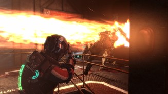 Dead Space 3Ein unvorsichtiger Nekromorph gerät in den Feuerstrahl einer Düse.