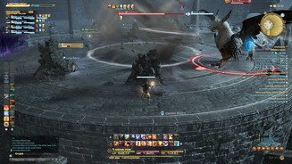 Final Fantasy 14: HeavenswardDer Instanzboss Opinicus versucht, uns immer wieder mit einer Windhose in die Mitte zu ziehen. Hinter den Felsen sind wir sicher.