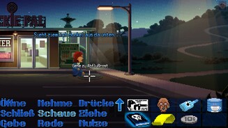 Thimbleweed Park... oben hilft Kollegin Ray. Wir können in diesem Abschnitt frei zwischen ihnen wechseln.