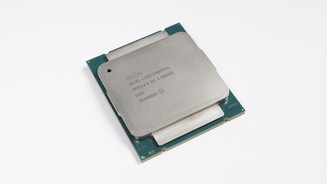 Mit 3,0 GHz im Standardtakt und 3,5 GHz im Turbo-Modus ist der Core i7 5960X deutlich niedriger getaktet als sein Vorgänger (3,6 bis 4,0 GHz).
