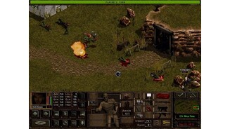 Jagged Alliance 2Unser Alter Ego SirSiggi hat eine Granate geworfen, die zwei Gegner verletzt. Allerdings kann er jetzt nicht mehr in Deckung ...