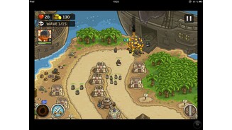  Kingdom Rush Frontiers Aus dem angedockten Schiff strömen zahlreiche Piraten, die wir mit den Kanonen der Söldner aufs Korn nehmen können.