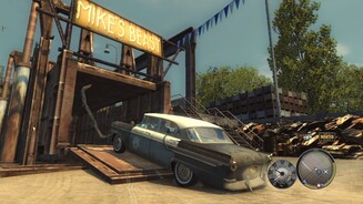 Mafia 2Tipp 3: Mike Bruski vom Schrottplatz hat zwar entgegen Joes Angaben nie Aufträge für Sie, Sie können aber trotzdem immer Autos in seine Schrottpresse fahren und damit Geld verdienen – zwischen 400 und 450 Dollar. Das ist insbesondere dann nützlich, wenn Sie Autos aus Ihrer Garage entsorgen wollen.