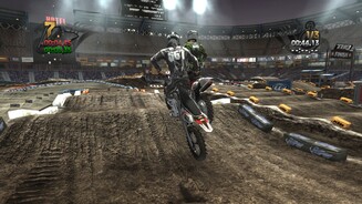 MX vs. ATV ReflexIn den Supercross-Stadien ist eine gekonnt eingesetzte Reflex-Steuerung ein Muss, sonst sind die vielen Wellen und Buckel kaum ohne Sturz zu schaffen.