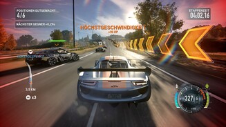 Need for Speed: The RunIn manchen Missionen haben wir es nicht nur mit Kontrahenten, sondern auch mit der Polizei (links) zu tun. Doch die wird ihrer Rolle als Gesetzeshüter nur selten gerecht.