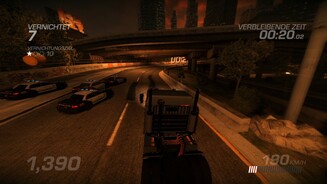 Ridge Racer UnboundedUnübersichtlich und viel zu leicht: Als übermächtiger Brummifahrer jagen wir Polizeiautos. [PS3]