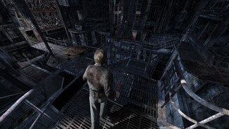 Silent Hill: DownpourIn der Anderswelt werden wir häufig durch irreale Welten gehetzt. [PS3]
