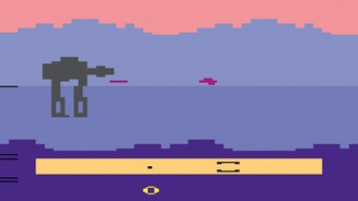 Star Wars: The Empire Strikes Back (1982)Es war einmal vor langer Zeit auf dem Atari 2600 und Mattels Intellivision… Da begann die Saga der Star-Wars-Videospiele. Kurioserweise kam das allererste Spiel nicht aus dem Hause Lucasfilm (das damals schon eine Entwicklerdivision hatte), noch von Atari, sondern vom Brettspielehersteller Parker Brothers (Monopoly, Risiko, Cluedo). Ein »Team« aus einem Programmierer und einem Designer stampfte mit Star Wars: The Empire Strikes Back eine spielbare Szene aus der Schlacht um Hoth aus dem digitalen Boden. In einem Schneegleiter kämpfen wir gegen AT-ATs, was typisch für damalige Spiele sauschwer war.