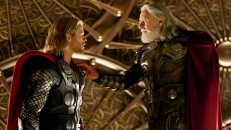ThorThor soll die Thronfolge in Asgard antreten und lässt sich von seinem Vater Odin (Anthony Hopkins) beraten.