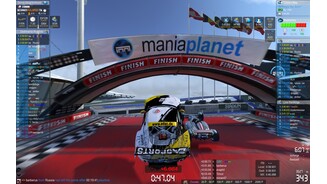 Trackmania 2: StadiumSelbst Fan-Autos können ein Schadensmodell spendiert bekommen. Entsprechend zerbeult und zerkratzt schleppen wir uns ins Ziel.