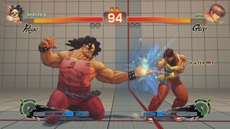 Ultra Street Fighter 4Hugo (ebenfalls aus Final Fight) ist so groß, dass er beim Kampf auf die Knie geht.