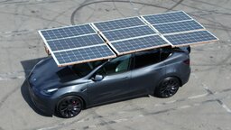 Ein Tesla Model Y-Besitzer hat sein Dach mit Solarzellen bestückt, um »bis zu 100 km« aufzuladen. Eine gute Idee?