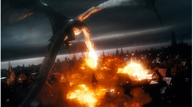 Der Hobbit: Die Schlacht der fünf HeereTeil drei beginnt spektakulär - mit dem Angriff von Smaug.