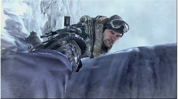 Modern Warfare 2Sanderson und »Soap« MacTavish infiltrieren eine Basis in Kasachstan. Um dorthin zu gelangen, erklimmen sie vereiste Felsen. Sanderson rutscht ab, doch Soap rettet ihn.