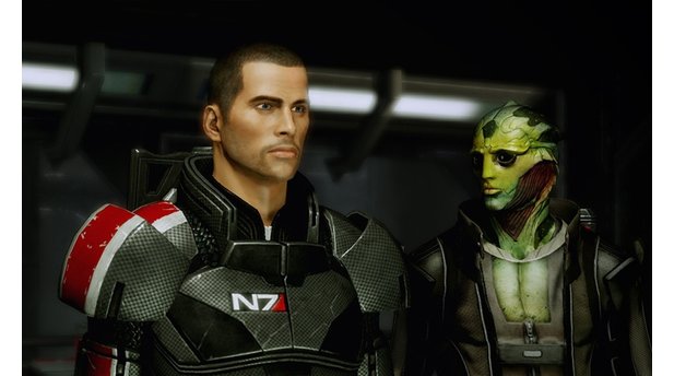 Mass Effect 2Biowares Science-Fiction-Rollenspiel geht in die packende zweite Runde. Commander Shepard und sein Team kämpfen gegen den Schwarm, fiese Alien-Insekten, die Menschen zu Abertausenden entführen. Vor allem die Geschichte sowie die Charaktere sind den Entwicklern großartig gelungen. Auch das nun erheblich actionorientierte Kampfsystem sowie die düstere Atmosphäre überzeugen.