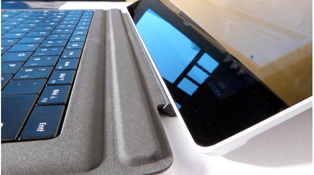 Microsoft Surface Pro 3 - Cover eingesteckt