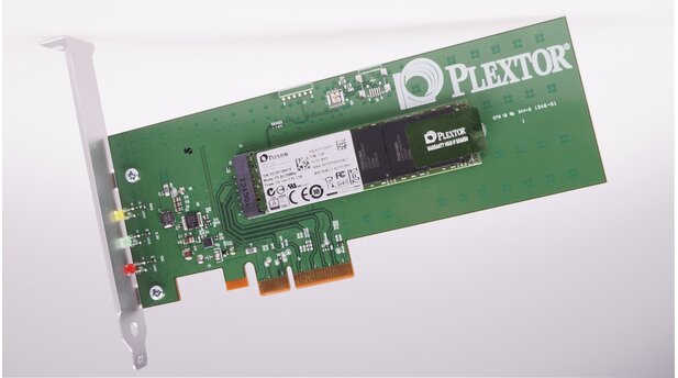 Die Plextor M6E will mit schneller PCI-Express-Anbindung herkömmliche SATA-3-SSDs überflügeln.
