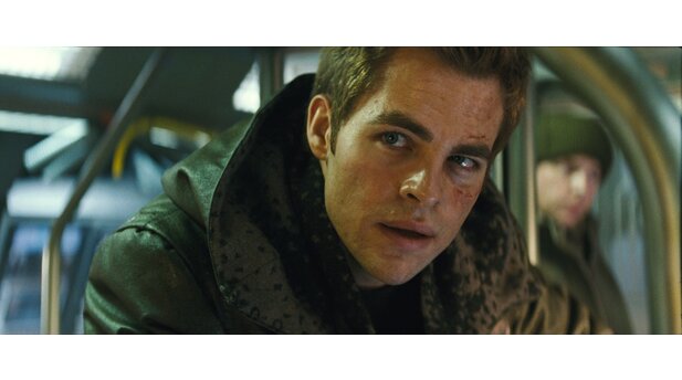 Star Trek: Der FilmCaptain James Tiberius Kirk (Chris Pine) war nicht immer Captain. Der neue Star-Trek-Film zeigt seine rebellische Phase, in der er ein wenig James Dean ähnelt.