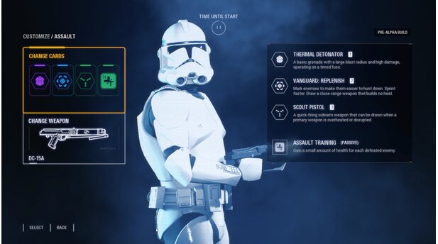 Star Wars: Battlefront 2Der Assault trägt die Hauptlast der Schlacht. Mit seinem automatischen Blastergewehr ist er auf mittlere bis kurze Distanz effektiv, sein Thermaldetonator hilft, verschanzte Feinde aus der Deckung zu treiben. Im Notfall kann er auf eine Scout-Pistole zurückgreifen, bis die Primärwaffe abgekühlt ist. Im Nahkampf leistet der Vanguard-Skill großartige Dienste: Die Fähigkeit markiert automatisch nahe Feinde, erhöht die Sprintgeschwindigkeit und rüstet den Assault mit einer Art Laser-Schrotflinte aus, die auf kurze Distanz ordentlich Schaden austeilt. Für jeden erledigten Gegner erhält der Assault durch seinen passiven Skill ein wenig verlorene Lebensenergie zurück.
Wichtig zu wissen: Die Skills der Klassen lassen sich später gegen andere, sogenannte Star Cards, austauschen. Bei dem hier gezeigten Equipment handelt es sich also nur um die Basisausrüstung.