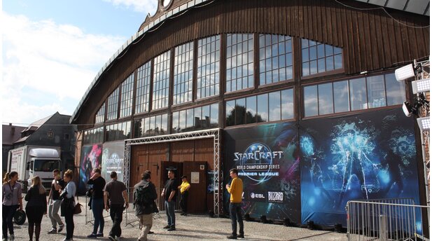 Starcraft 2 - WCS Premier League - Bilder vom Viertelfinale 2015Das Stara Zajezdnia, ein altes umgebautes Tram-Depot, dient als Austragsungsort.