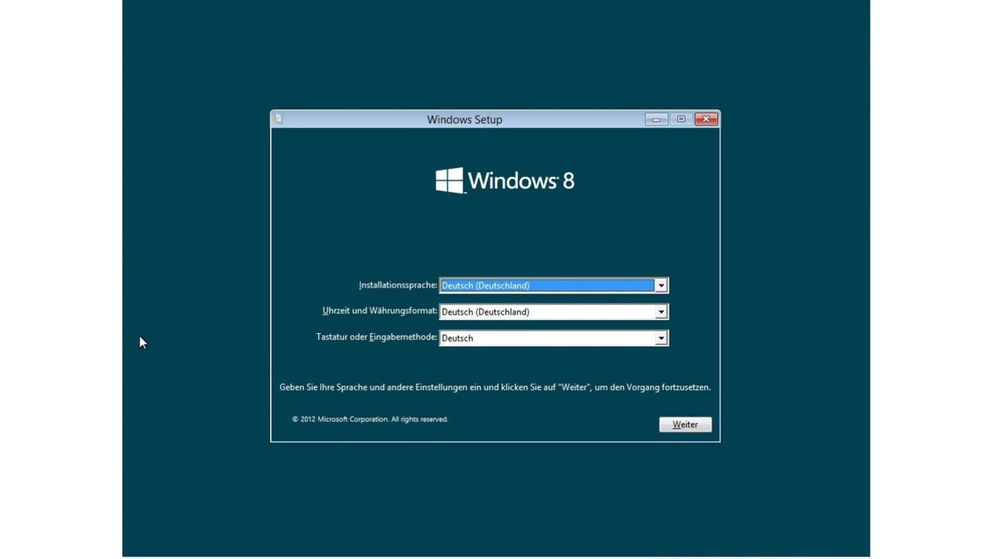 Nachdem das Setup gestartet ist, legen Sie zunächst die Installationssprache, die Uhrzeit samt dem Währungsformat und das Tastaturlayout per klassischem Drop-Down-Menü fest. Mit einem Klick auf »Weiter« bestätigen Sie Ihre Eingaben.