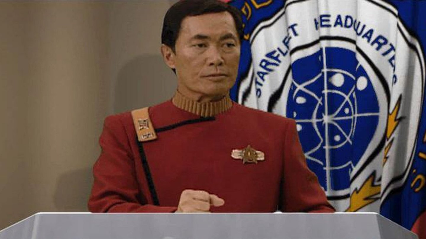 George Takei – Star Trek: Starfleet Academy (1997)Bekannt wird George Takei durch die Rolle des Hikaru Sulu in Raumschiff Enterprise. Auch in den Star Trek Filmen wie Star Trek: Der Film (1979), Star Trek 2: Der Zorn des Khan (1982) bis zu Star Trek 6: Das unentdeckte Land (1991) spielt er diese Rolle.