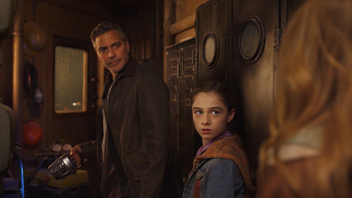 A World BeyondFrank (George Clooney), Athena (Raffey Cassidy) und Casey (Britt Robertson) wollen in jedem Fall zurück nach Tomorrowland