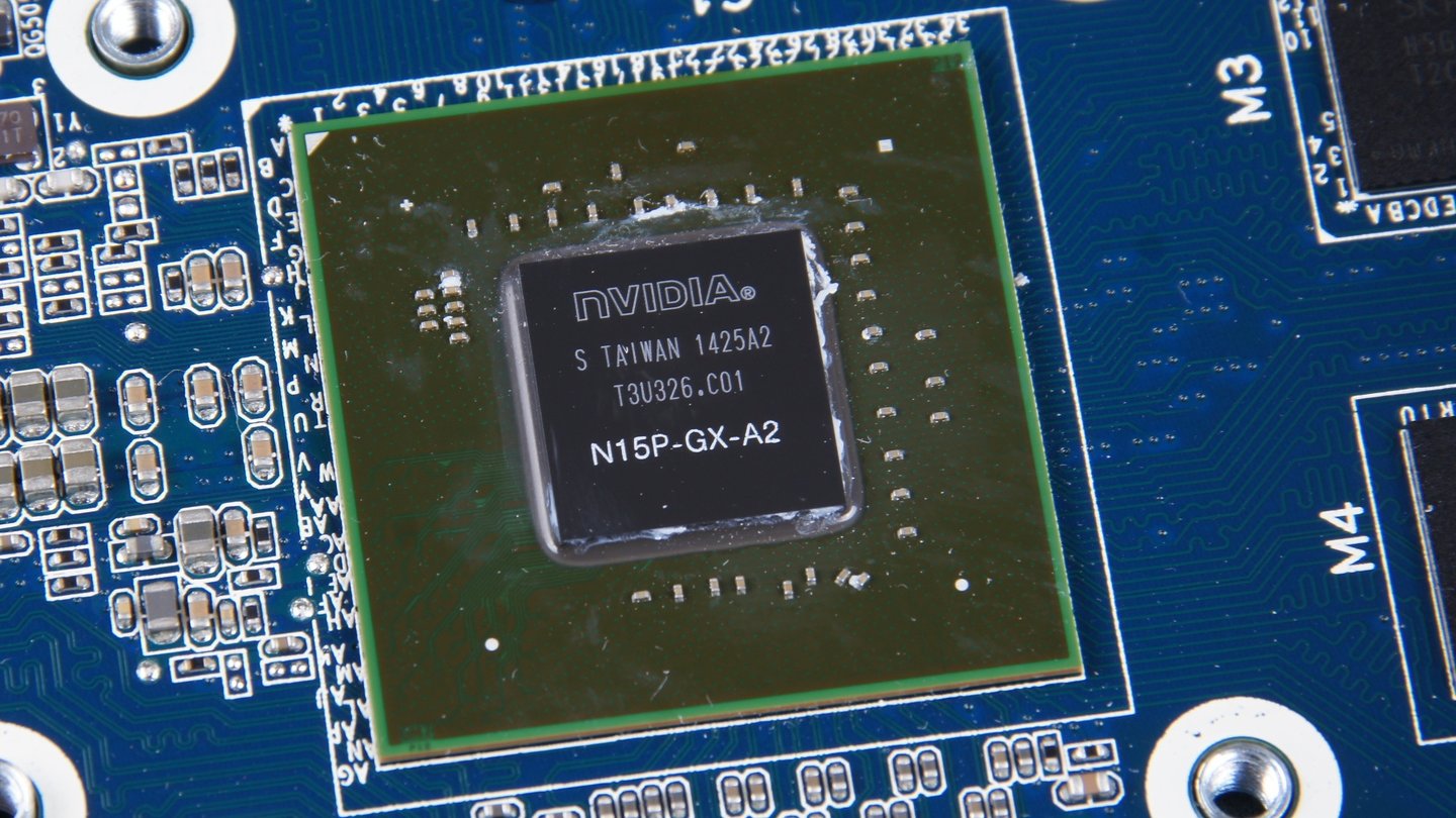 Die GPU ist fest mit dem Mainboard verlötet und kann somit nicht ausgetauscht werden. Ihre Leistung entspricht der einer Geforce GTX 750 Ti.