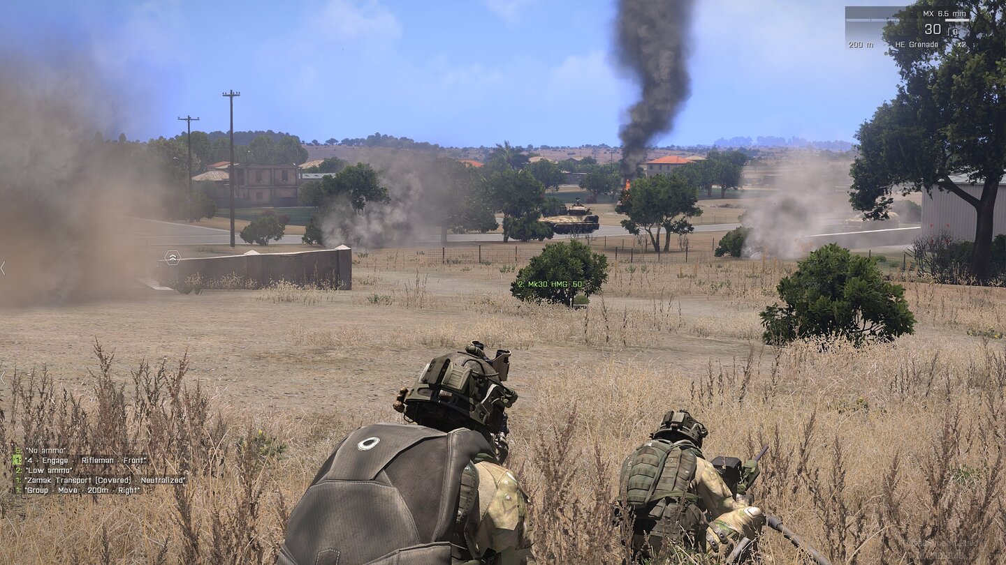 ARMA 3Fest installierte Geschütze wie der Granatwerfer im Vordergrund helfen bei der Verteidigung befestigter Stellungen.