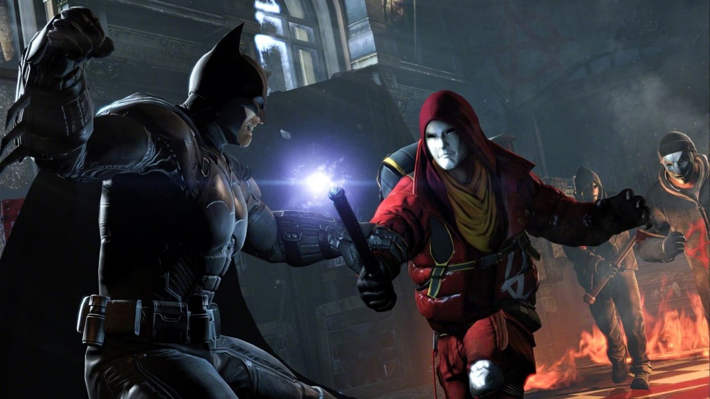 Batman: Arkham OriginsAnarky, der verrückte Anarchist greift Gotham an. Interessantes Gameplay-Detail: Wir müssen seine Anhänger zurückschleudern, sonst hauen uns die Dynamitstangen um.