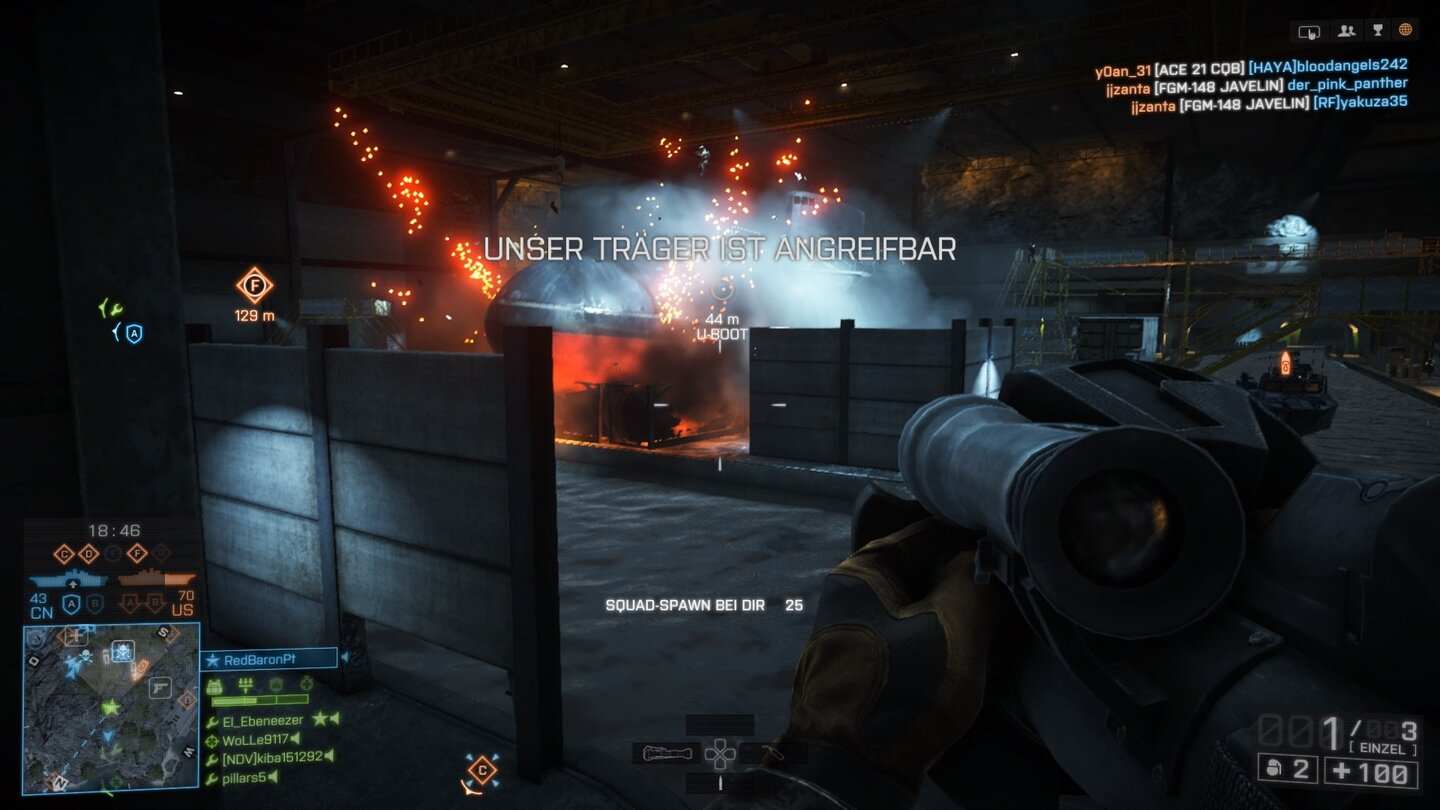 Battlefield 4 - Naval StrikeEiner der wenigen »Levolution«-Momente im Naval-Strike-DLC: Eine Explosion lässt das verankerte U-Boot in den Docks zu Boden knallen. Das ändert aber nur wenig an der Levelarchitektur.