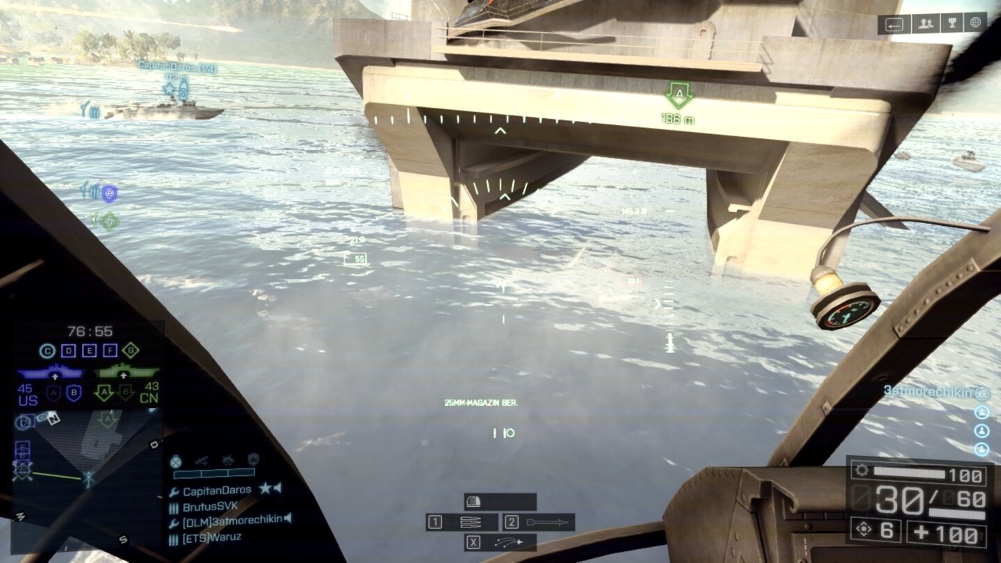 Battlefield 4 - Naval StrikeDie offenen Schotten sind groß genug, um mit dem Heli hineinzufliegen.