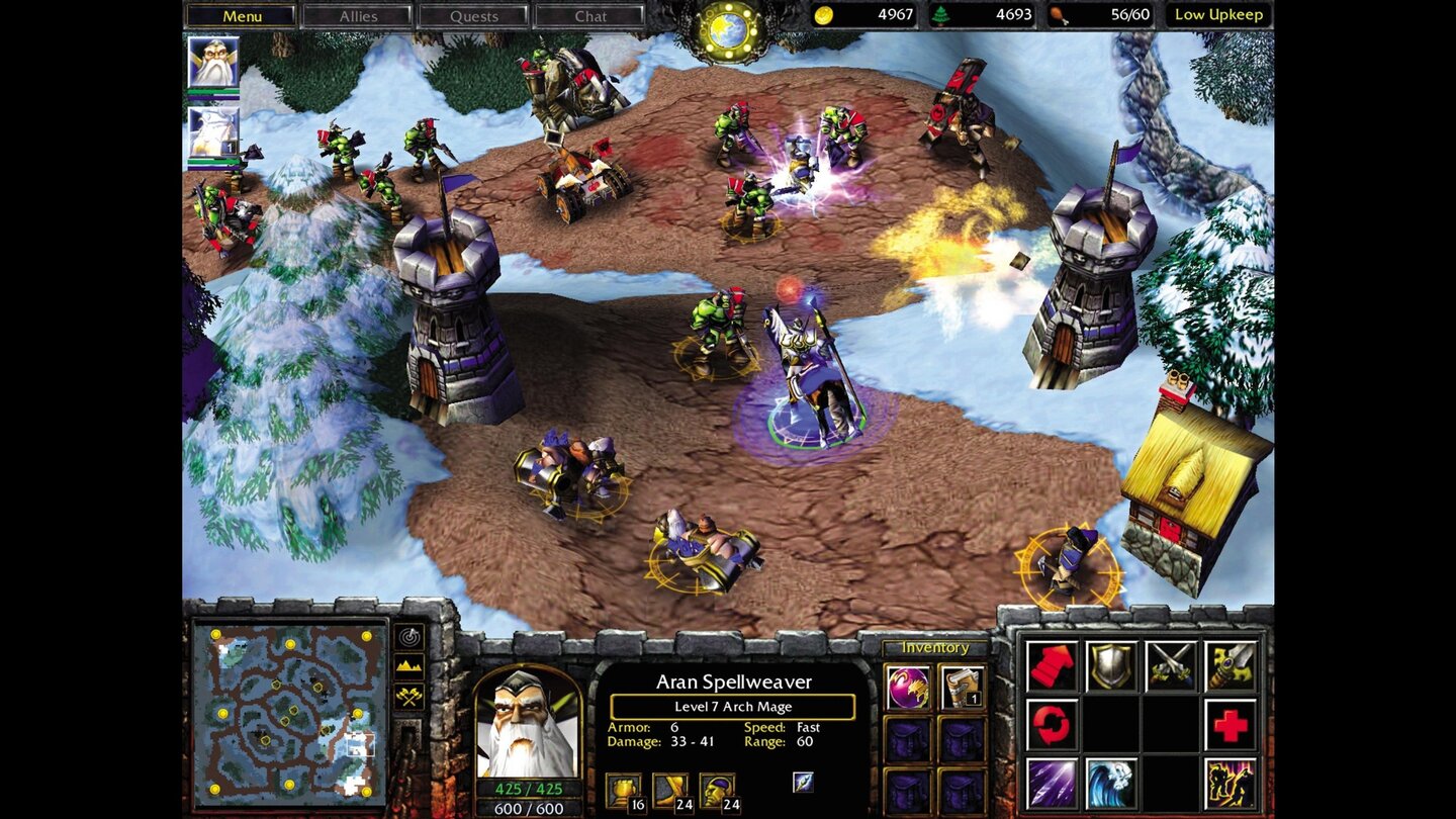 Warcraft 3: Reign of Chaos (2002)Mit Warcraft 3: Reign of Chaos schaffte Blizzard dann auch den Sprung von 2D auf 3D. Zu den Orks und Menschen kamen zwei weitere spielbare Völker hinzu, die Untoten und Nachtelfen. Warcraft 3 legte großen Fokus auf die Helden, die ähnlich wie in einem Rollenspiel Ausrüstung finden konnten und im Level aufstiegen, um neue Fähigkeiten zu lernen. Anders als noch in den beiden Vorgängern wird in Warcraft 3 nicht die gleiche Geschichte aus einem anderen Blickwinkel erzählt, je nachdem für welches Volk man sich entscheidet, sondern der Story-Bogen erstreckt sich – ähnlich wie schon bei Starcraft – über sämtliche Kampagnen und Völker und wird dabei kontinuierlich weitererzählt.
Eine weitere Parallele zu Starcraft ist der auch hier enthaltene Level-Editor, der seinen Teil zum anhaltenden Erfolg des Spiels beitrug und noch einfacher und mächtiger war. So wurden in den folgenden Jahren diverse Spielmodi wie Defense of the Ancients (DotA) oder Tower Defense, die schon zu Zeiten von Starcraft entwickelt wurden, durch Warcraft 3 immer beliebter und haben sich heutzutage zu eigenen Genres gemausert.