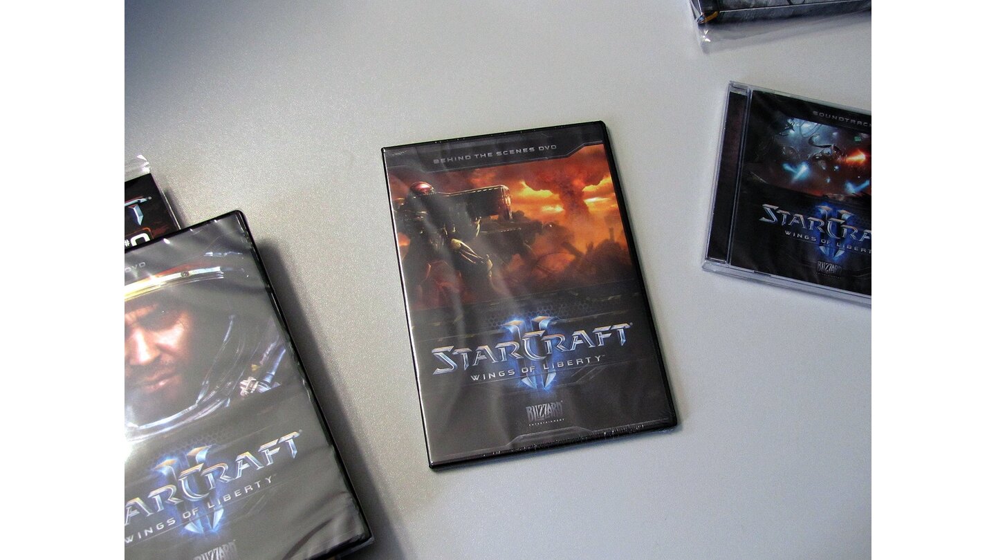 Collector's Edition von StarCraft 2 ausgepacktIn einer separaten Hülle befindet sich die Behind the Scenes-DVD.