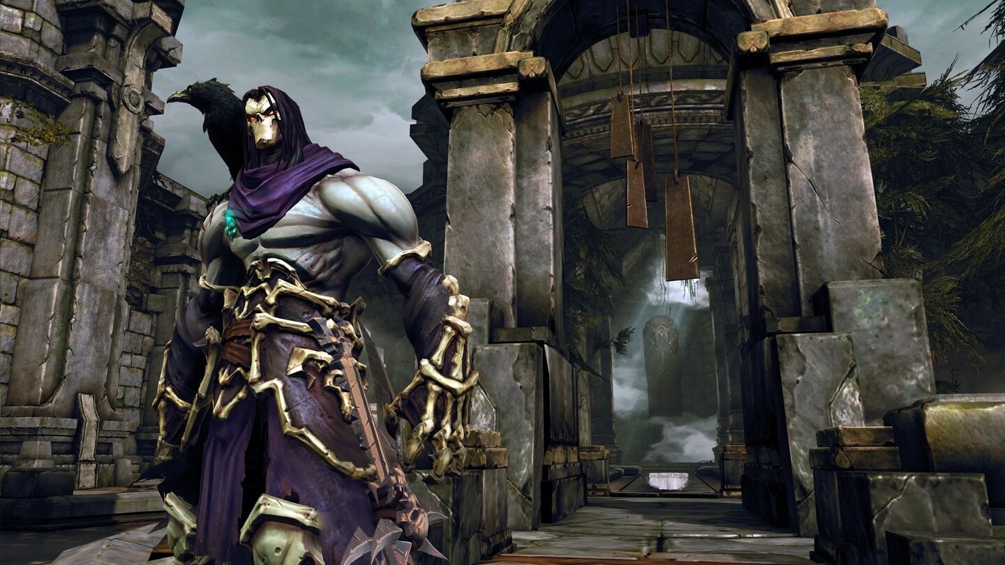 Darksiders 2Mysteriöser Maskenmann: Tod vor einem der Dungeons des Spiels. Auf seiner Schulter hat es sich eine mysteriöse Krähe bequem gemacht. Ein Hinweis auf den »Murder«-Angriff?