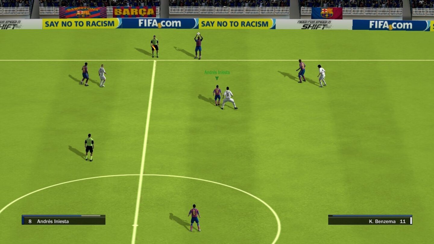 FIFA 10In FIFA 10 wirken die Spielanimationen recht hölzern und haben nichts gemein mit den realistischen Spielermodellen aus den Zwischensequenzen.