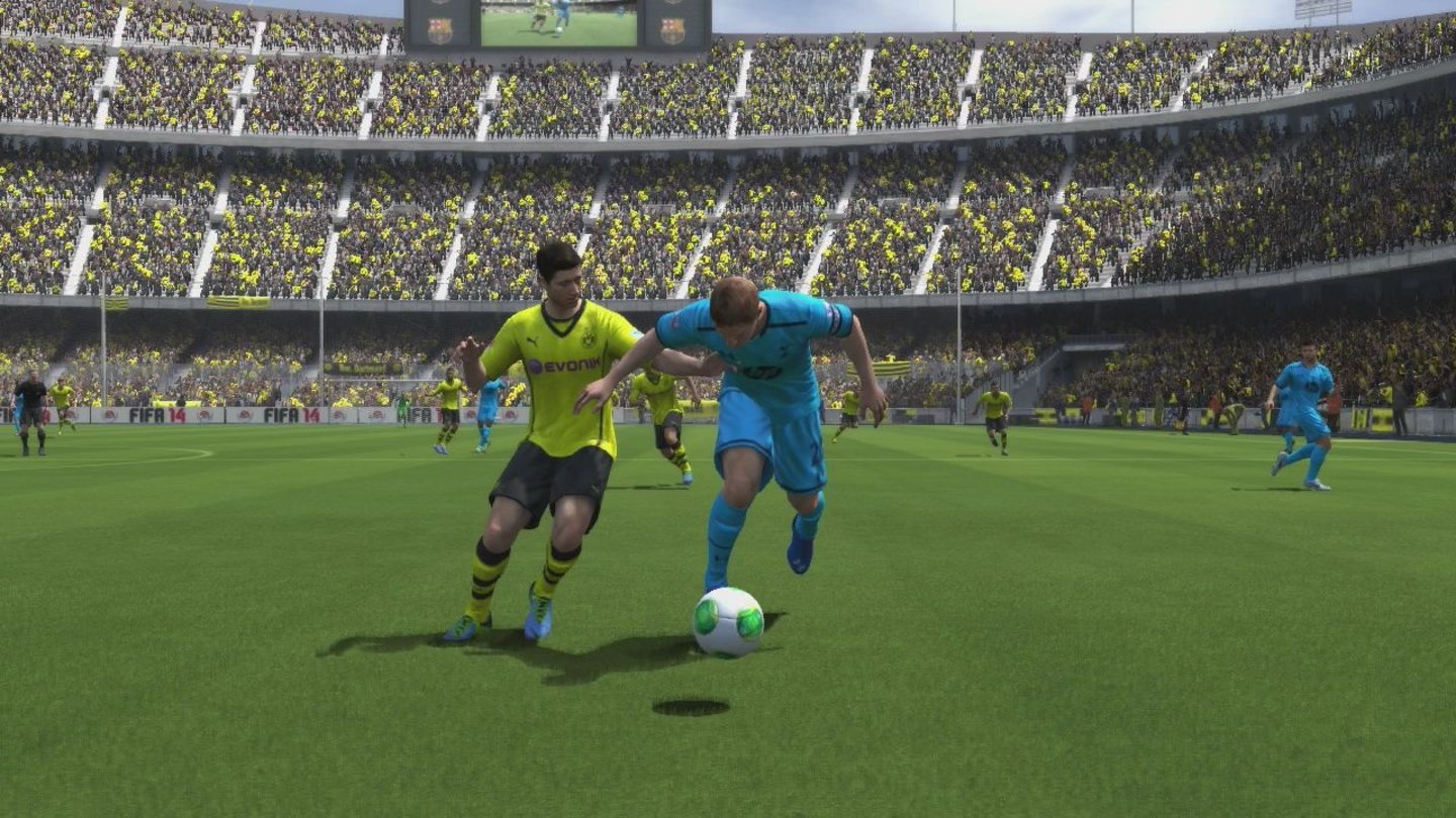 FIFA 14 - Screenshots aus der Version für PS3 und Xbox 360Zweikämpfe sehen noch einen Tick realistischer aus.