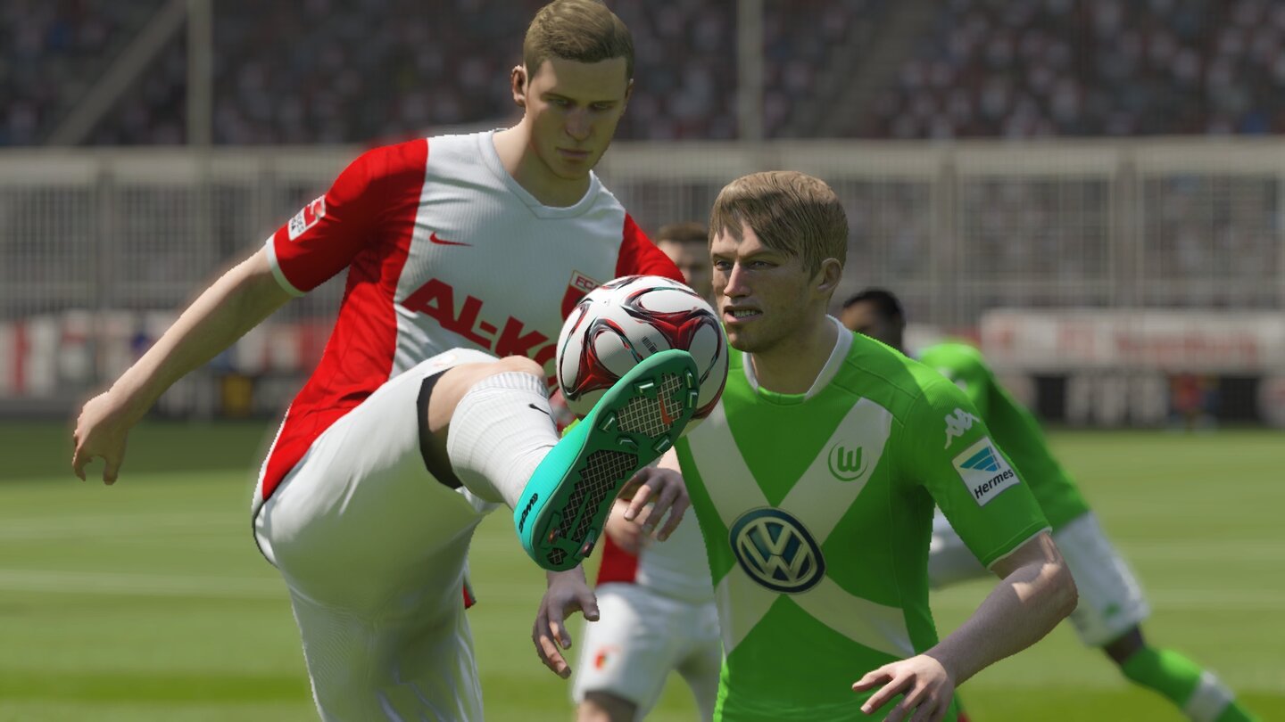 Fifa 15Wiedererkennungswert eher eingeschränkt: Wolfsburgs Hunt (rechts) geht noch, Augsburgs Callsen-Bracker sieht ziemlich generisch aus.