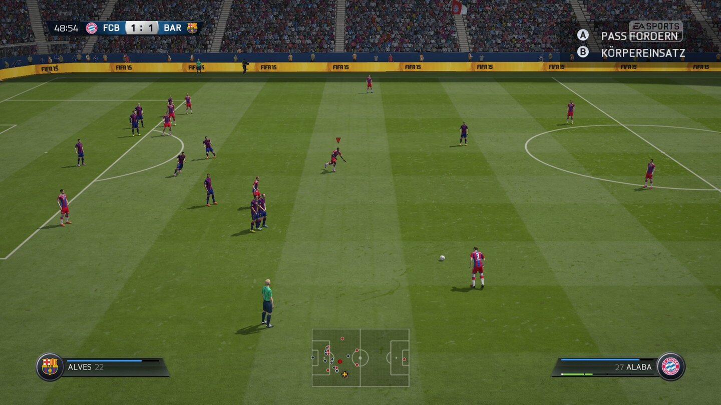 Fifa 15Beim Freistoß dürfen wir nun auch den Ballempfänger steuern und uns freilaufen.