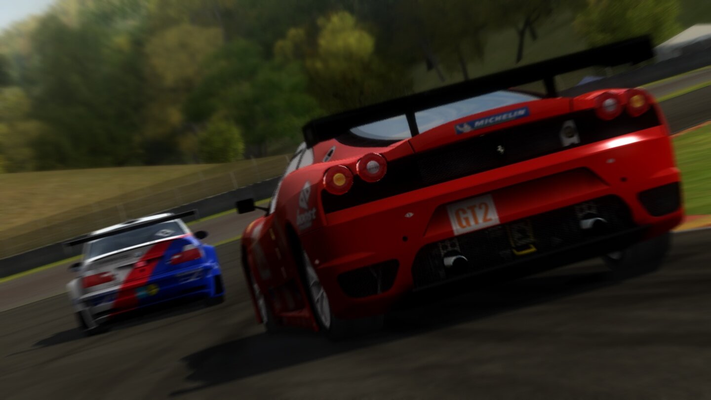 Forza Motorsport - SerienhistorieForza Motorsport 2 kam 2007 für die Xbox 360 heraus und baute die Stärken des Vorgängers mithilfe der leistungsfähigeren Hardware weiter aus.