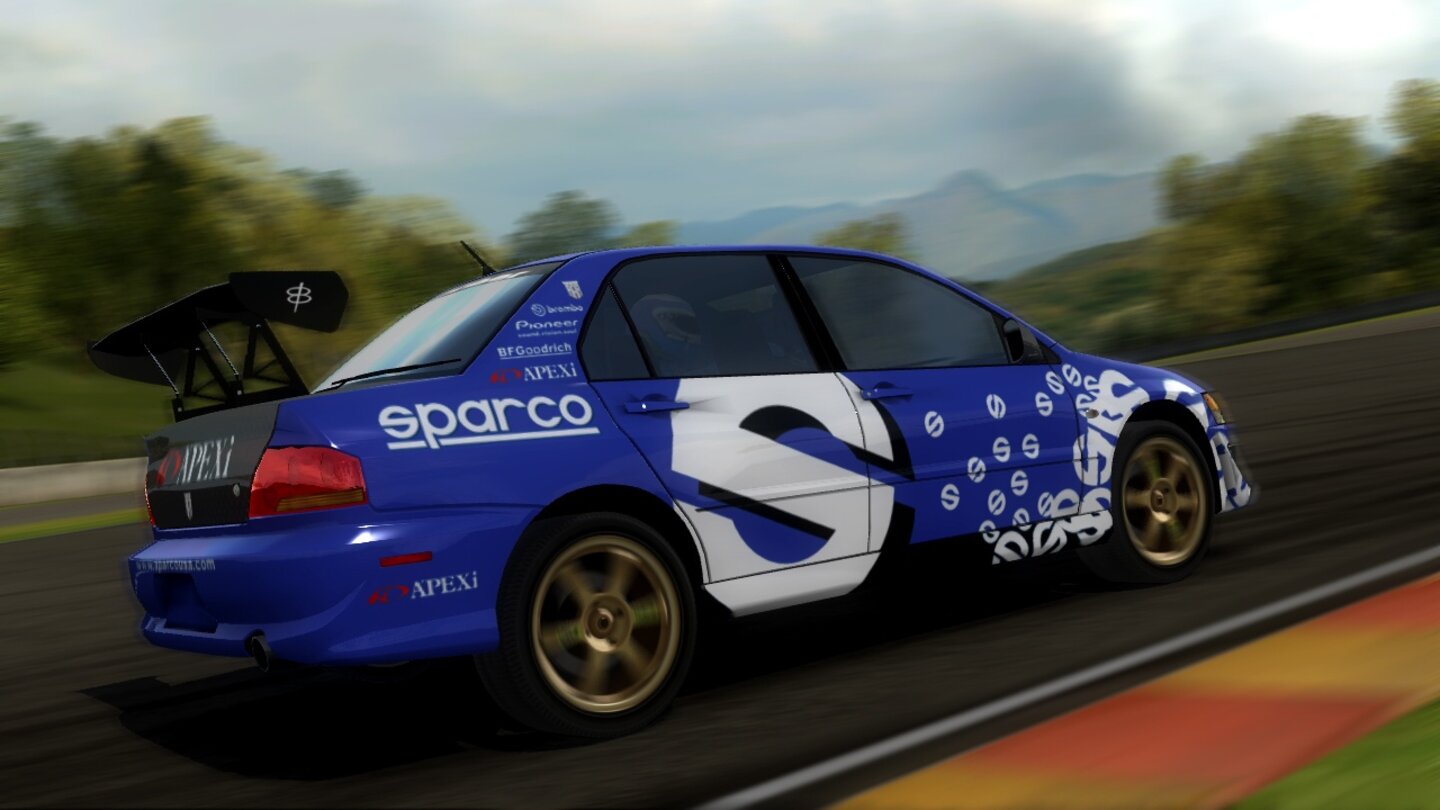 Forza Motorsport - SerienhistorieSpieler konnten in Forza Motorsport 2 beispielsweise ihr Auto selbst verschönern und mit bis zu 1.000 Schichten aus Lack und Mustern belegen – für einen möglichst individuellen Look.