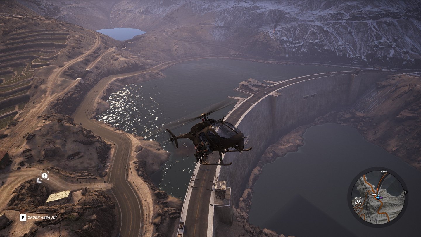 Ghost Recon: WildlandsErkundungsflüge lohnen sich, denn die Spielwelt steckt voller optischer Highlights, wie diesem Staudamm.