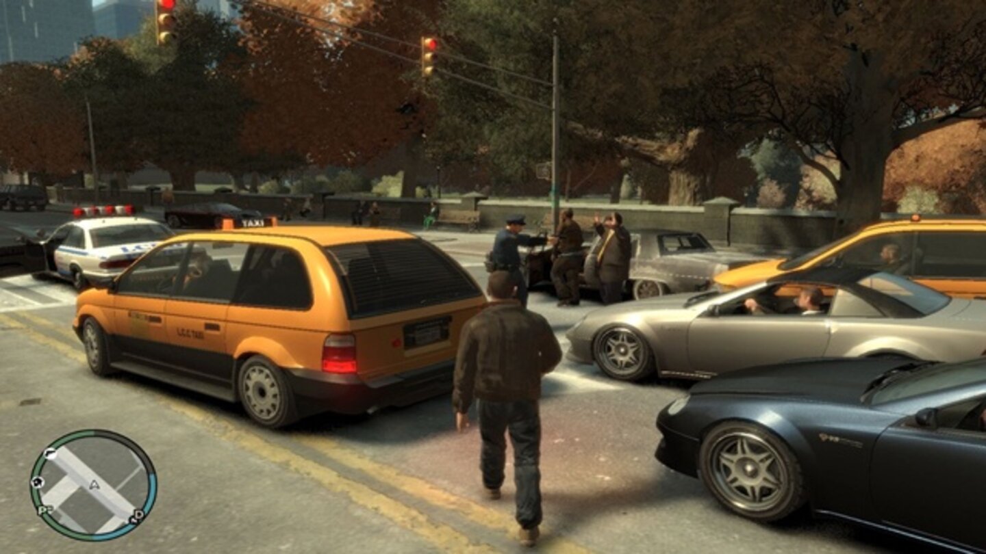 GTA IV (2008) 2008 kommt GTA IV für die Playstation 3, Xbox 360 und den PC auf den Markt. Im Gegensatz zu seinen trotz aller Gewalt meistens humoristischen Vorgängern transportiert GTA IV eine düsterere Grundstimmung. Niko Bellic, ein osteuropäischer Einwanderer, will in Liberty City neu anfangen, verfängt sich jedoch schnell in einem Netz aus Gewalt und organisiertem Verbrechen. Als erstes Spiel der Serie bietet GTA IV von Anfang an einen Multiplayer-Modus für bis zu 32 Spieler – die Hälfte auf den Konsolen. Allerdings müssen sich die PC-Spieler beim Onlinedienst Rockstar Social Club anmelden, was zu massiver Kritik führt. 2009 erscheinen zwei DLC-Episoden für das Hauptspiel: The Lost and the Damned und The Ballad of Gay Tony, in denen die Geschichte einiger Nebenfiguren aus dem Hauptspiel im Mittelpunkt steht.