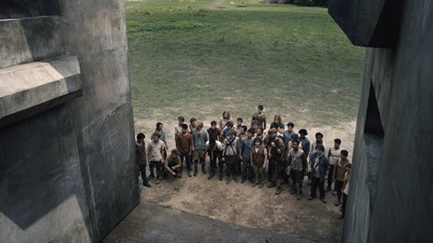 Maze Runner - Die Auserwählten im LabyrinthDie Gruppe besteht zunächst nur aus Jungs. Bis die letzte Auserwählte, Teresa (Kaya Scodelario) zur Gruppe stößt.