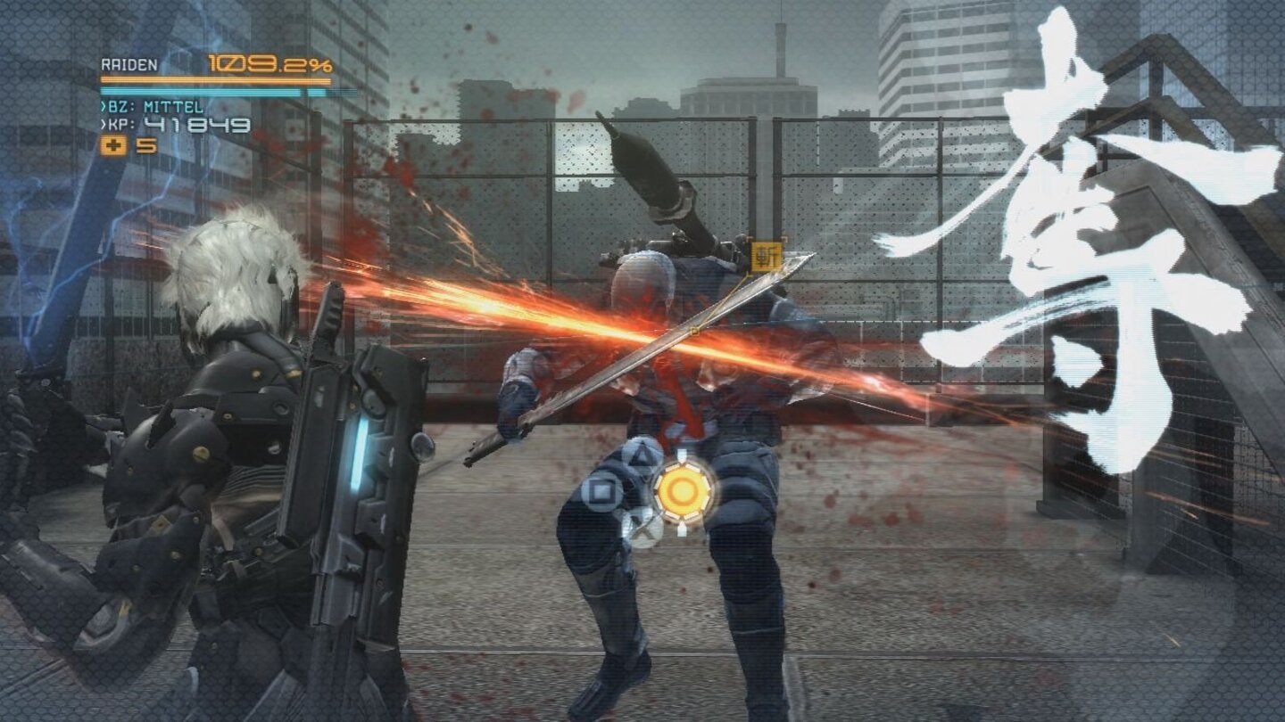 Metal Gear Rising: RevengeanceDas japanische Schriftzeichen zeigt an, wann ihr einem Gegner die Energiewirbelsäule entreißen könnt.