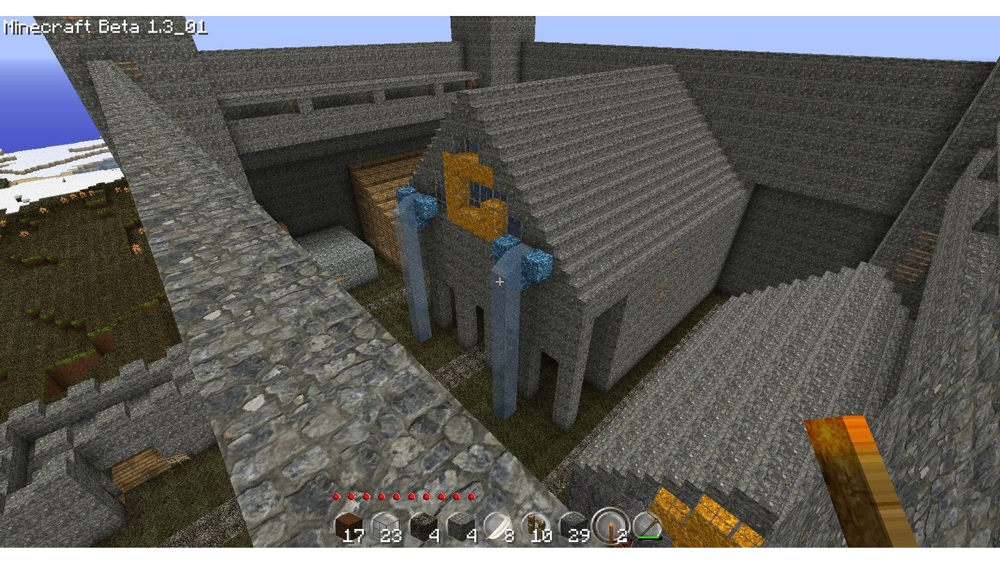 Minecraft - Interaktiv-WettbewerbDer Eingang der neuen Redaktion von Hilarion Garidis wird von zwei plätschernden Wasserfällen und einem goldenen GameStar »G« eingerahmt.