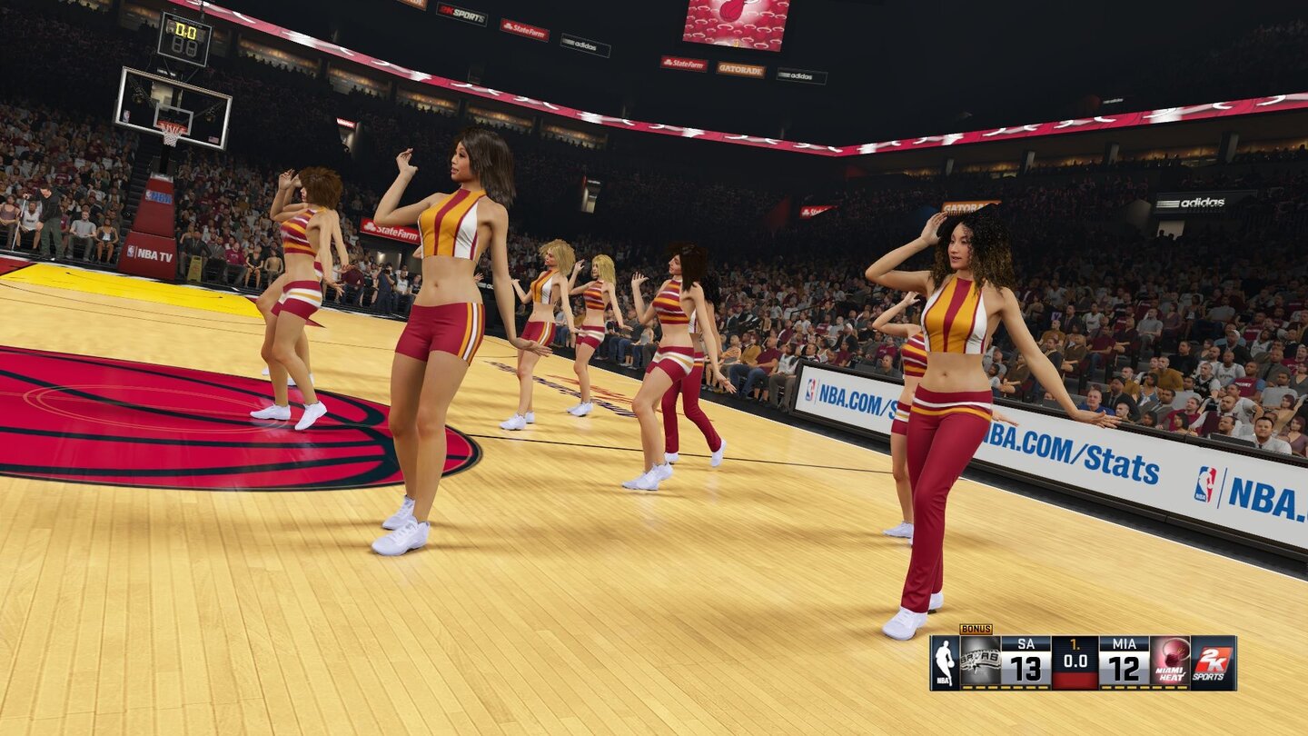 NBA 2K15Ein bisschen Show muss sein: In NBA 2K15 gibt es auch wieder etwas fürs Auge.